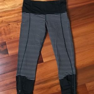 lululemon black & white capris